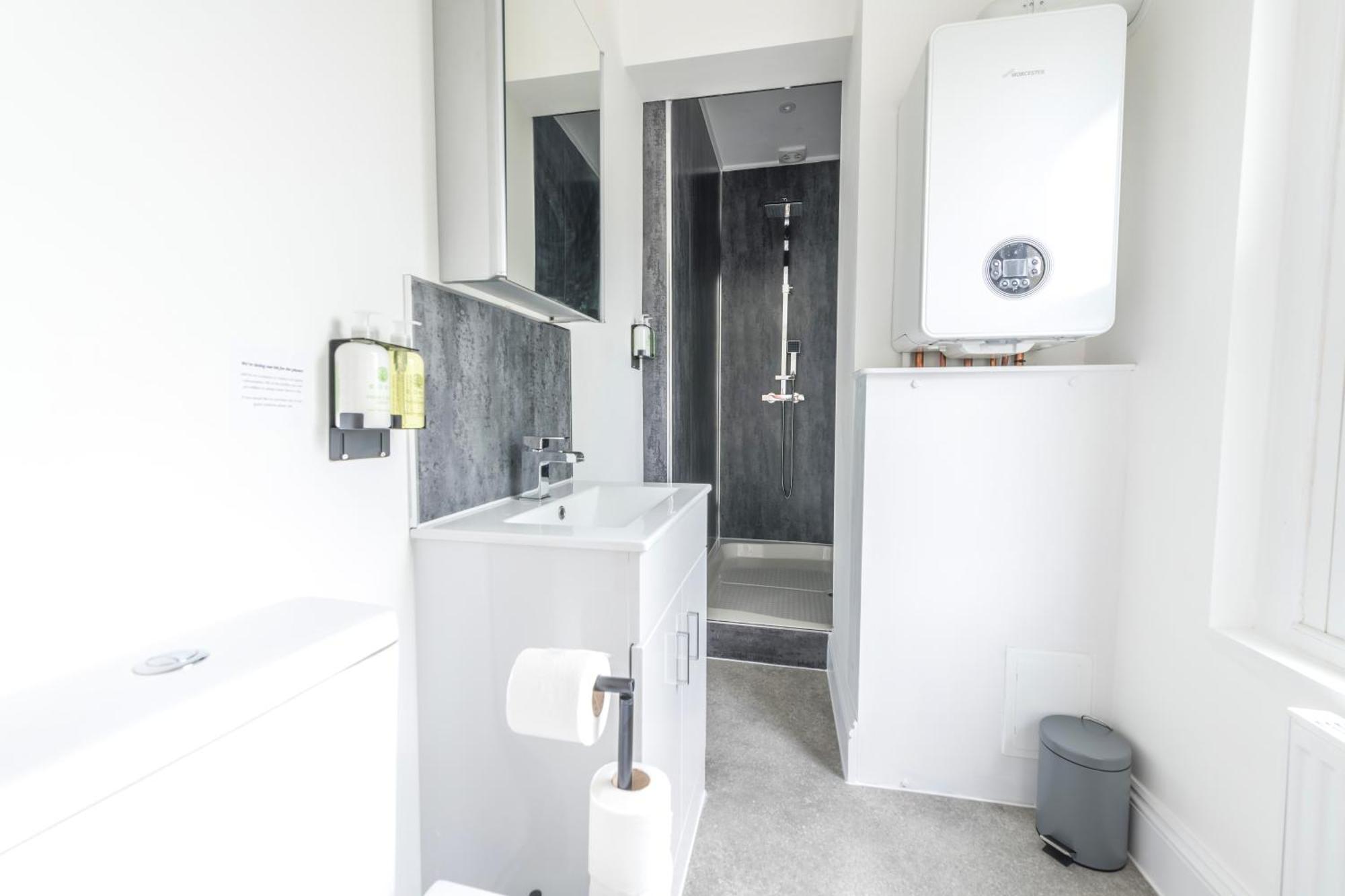 Skyfall With Free Parking For Families & Business By Prescott Apartments Bristol Dış mekan fotoğraf